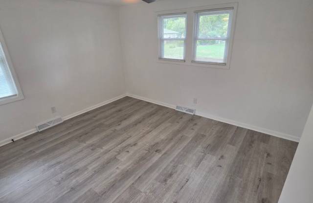 Fully Renovated 3 bed 2 bath Home Gallery 4