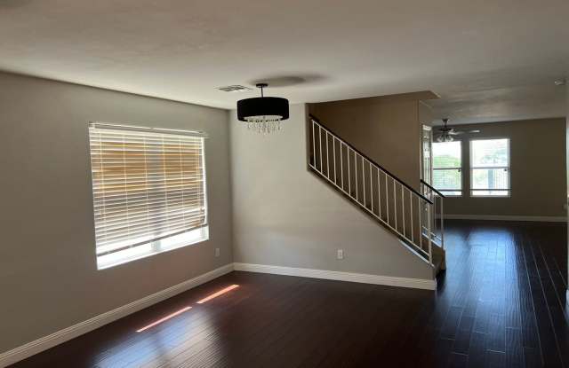 Spacious 4 Bedroom 2.5 Bath Home with Pool in Oro Valley Gallery 3