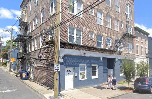 621 W Turner St Gallery 4