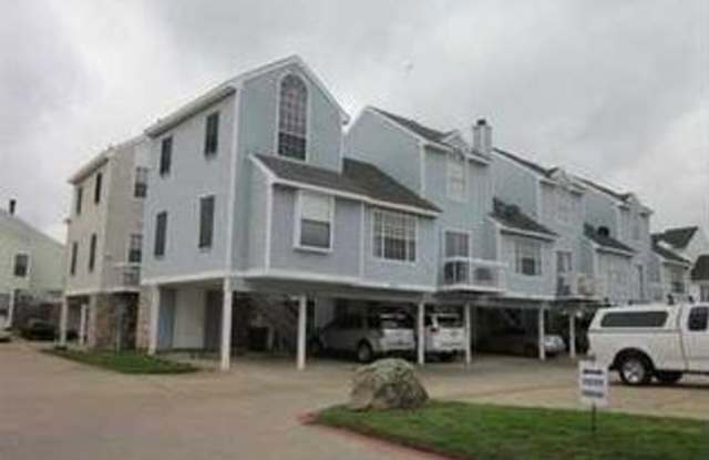 2bed/2bath townhouse with covered parking! photos photos