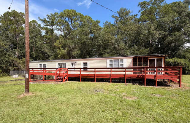 Spacious 4-Bedroom Home on a Private Wooded Lot with Screened Porch – $1,900/Month Gallery 1