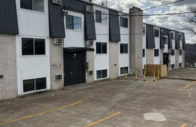 767 Riverview Street - 16 photos photos