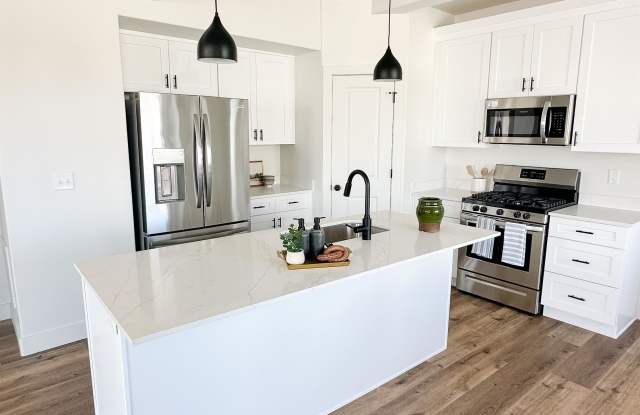 1798 North 510 West - 13 photos photos