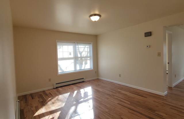 127 Carlisle St 2nd floor photos photos