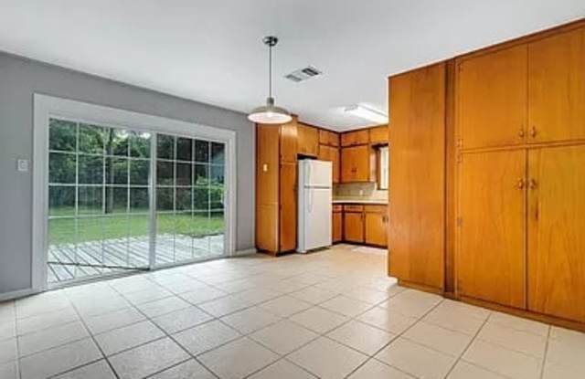1513 Fairfield Drive Gallery 3