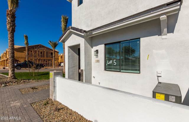 3230 E Thomas Road Gallery 4