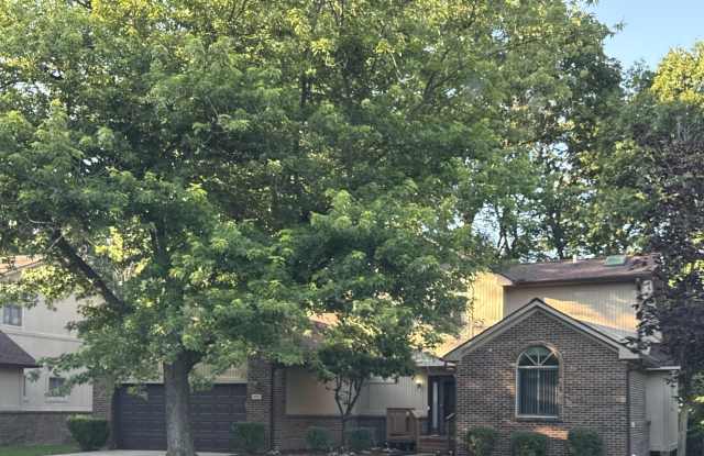 6257 Gatewood Gallery 1