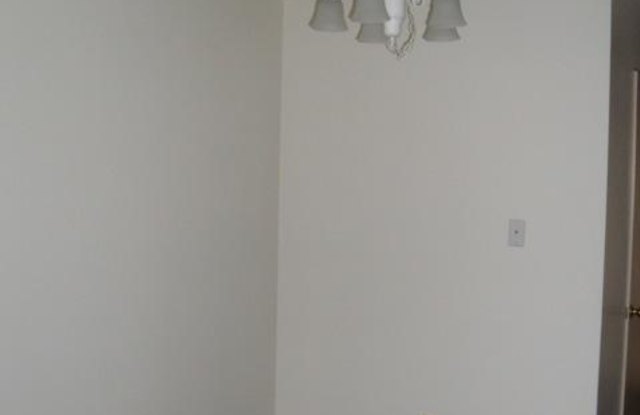 705 State Avenue N Gallery 3