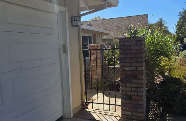 Beautiful 3 bedroom two bath home. Gallery 3