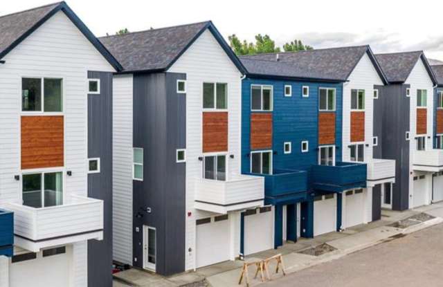 3-Story Urban Walk Up at a Modern Community * Flexible Lease Terms - 3 months, 6 months or Year Lease Options photos photos