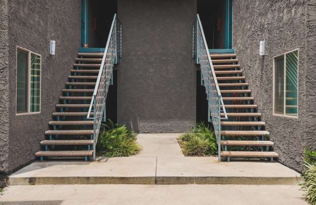 6535 Haskell Avenue Gallery 4