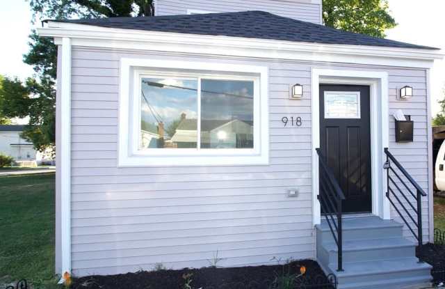 Stunning 3-Bedroom Single-Family Home in Sharon Hill! Available Mid-December! - 918 Sharon Avenue, Delaware County, PA 19079