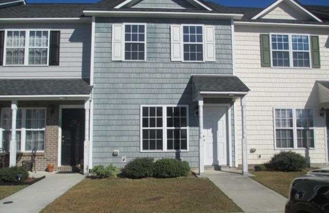 Charming two bedroom one and a half bath town home in Carolina Forest. - 106 Bridgewood Drive, Jacksonville, NC 28546