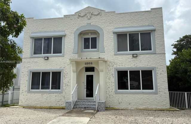 2352 SW 5th St photos photos