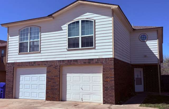Two bedroom townhouse close to Campus! photos photos