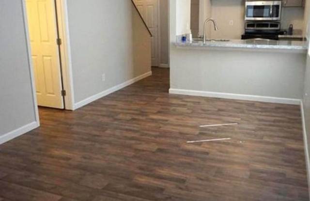 Nice 2 bedroom townhouse! Gallery 3
