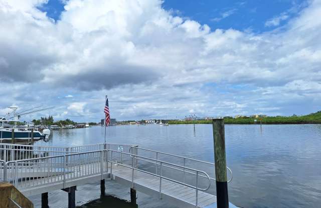 BOUCHELLE ISLAND - RIVERFRONT 2BR 2BA CONDO!! Gallery 4