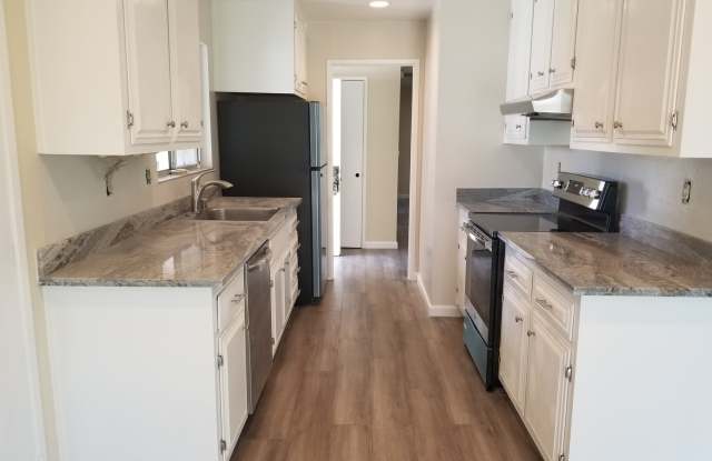 Gorgeous 3 Bedroom, 2 Bath home in great location photos photos