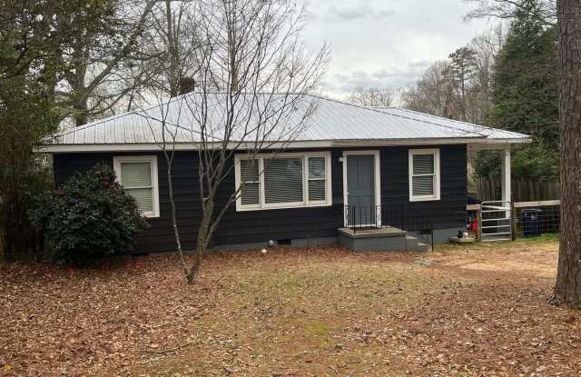 Adorable 2 bedroom, one bathroom single family home - 305 Lucille Street, Athens, GA 30606