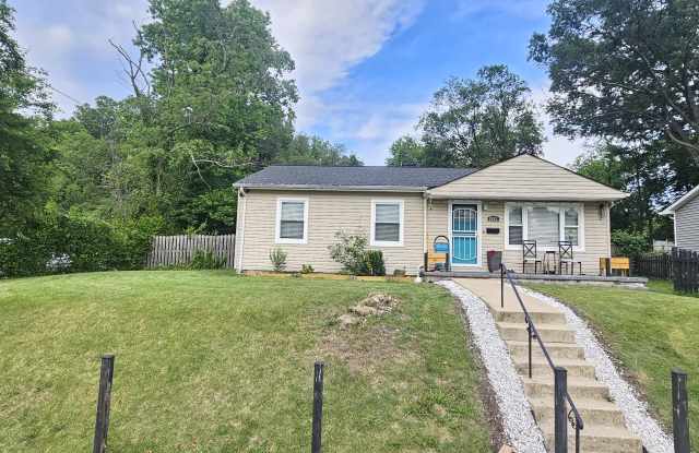 2402 Lakehurst Avenue photos photos