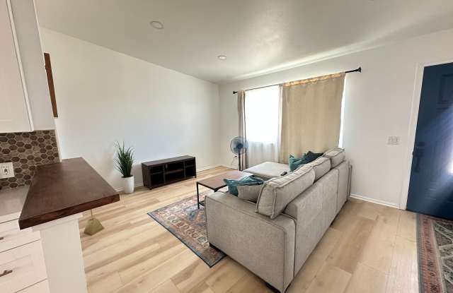 2 Bedroom, 1 Bath fully furnished ready for move in! Gallery 4