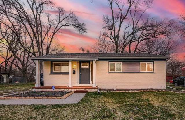 Welcome to this charming 3-bedroom, 1-bathroom home in Ypsilanti, MI. photos photos