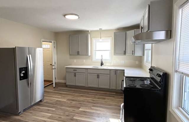 182 Smith St - 182 Smith Street, Bristol County, MA 02760