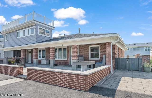5 Marius Lane unit: A photos photos