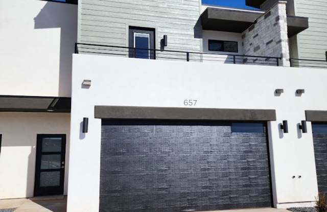 Newer Three Bedroom Town Home-Crimson Park photos photos