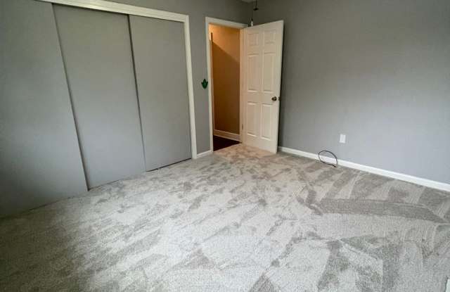 SPACIOUS FAMILY HOME! NEXT DOOR TO AMANDA ARNOLD ELEMENTARY! Gallery 4