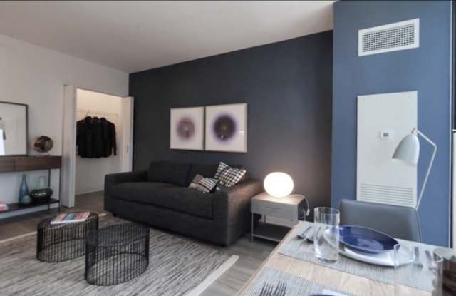 661 N La Salle Dr Gallery 4