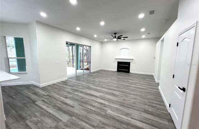 215 RANDON TERRACE Gallery 4