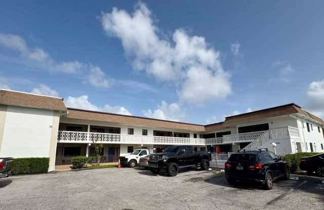 305 SE 9th Avenue - 305 Southeast 9th Avenue, Pompano Beach, FL 33060 305 SE 9th Avenue - 305 Southeast 9th Avenue, Pompano Beach, FL 33060