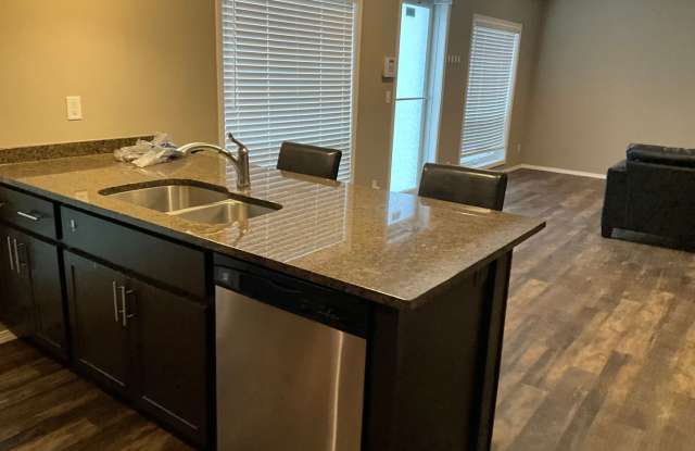 2 Bedroom / 2 Bathroom Furnished Apt. near Bradley University photos photos