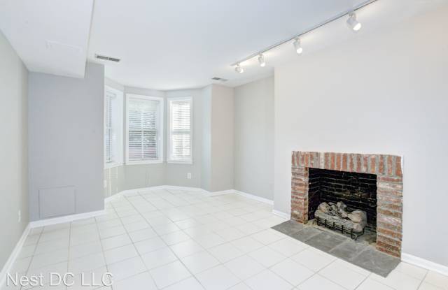 1011 S St NW Unit A Gallery 3