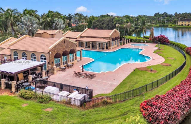 1395 NE 33rd Ave photos photos