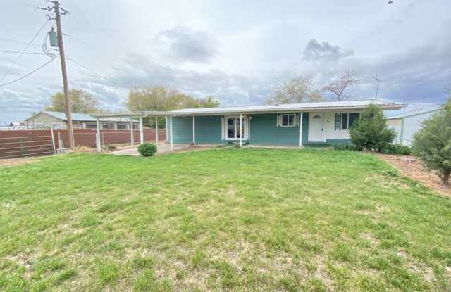 Great Little Home Out Of Town With Lots To Offer! photos photos
