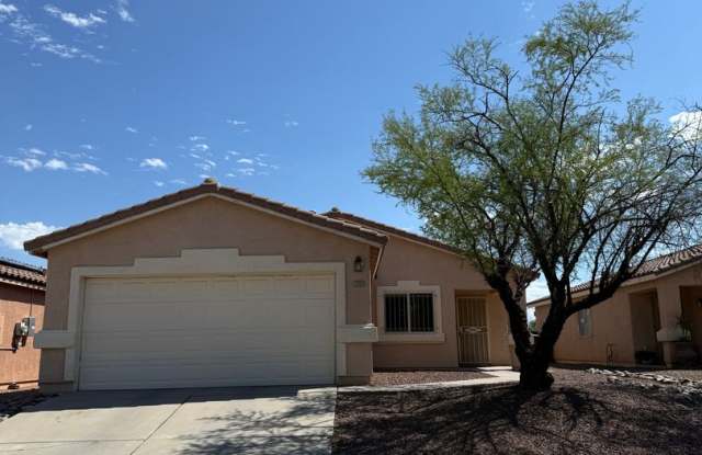 NEW CARPET! 3 Bed / 2 Bath Single Family Home – Spacious, Upgraded  Great Location! photos photos