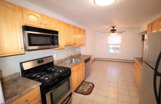 106 RIVERVIEW CT - 106 Riverview Court, Secaucus, NJ 07094