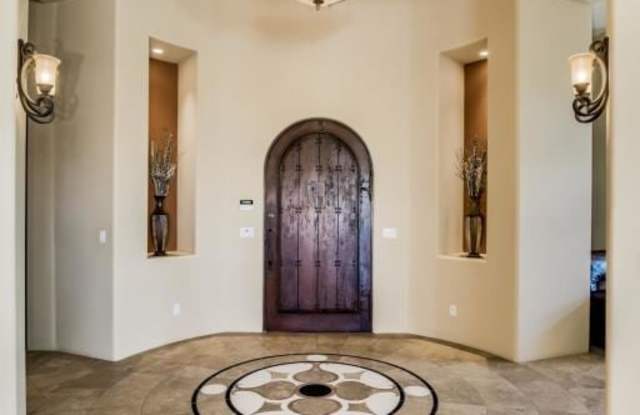 8059 E Remuda Drive Ne Gallery 3