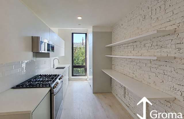 Luxury Lifestyle, 3 Bathrooms, Laundry in Unit, Pet Friendly, NO FEE!  Near NEU Gallery 3