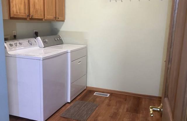18231 Wisconsin Avenue, Brookfield - 2 Bedroom Condo Gallery 4