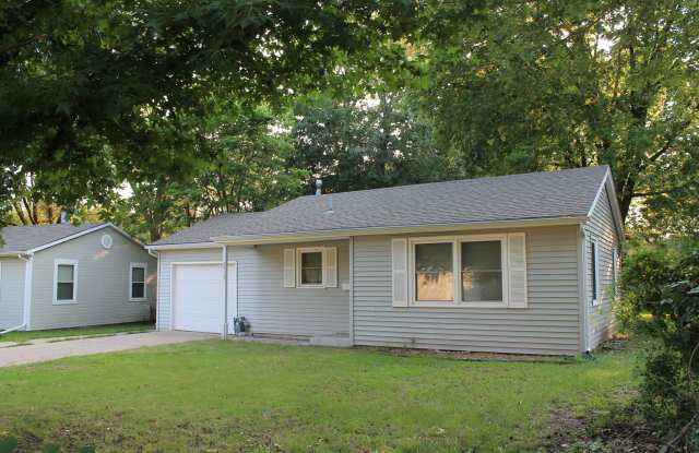 Nice 2 bedroom home with Large backyard! Call us today! photos photos