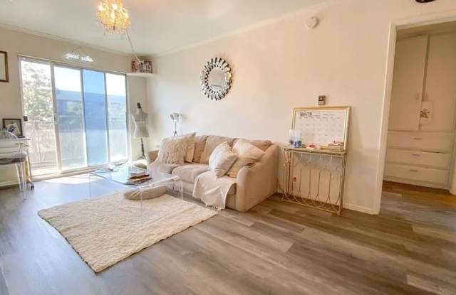 **1139 E Ocean Blvd #301 Long Beach** Upstairs 1 bedroom 1 bath !!2 weeks free OAC!! photos photos