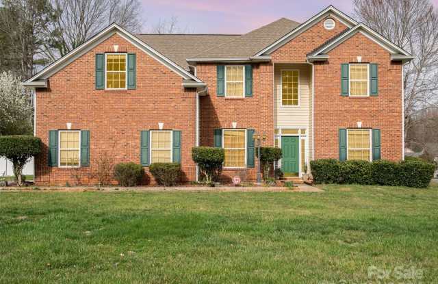 Room in 6 Bedroom Home in Mint Hill Gallery 1