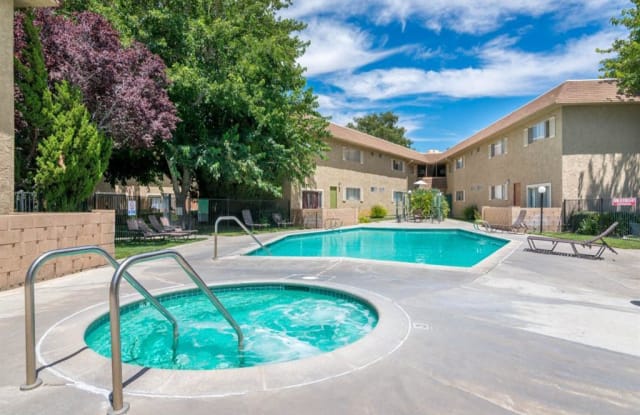 Racquet Club Apartments Gallery 2