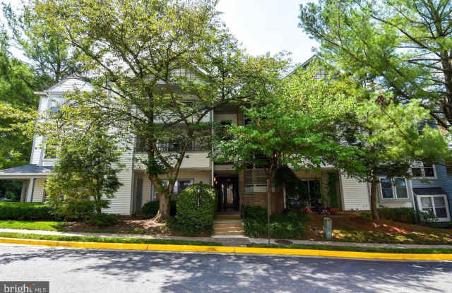 Sunny and spacious top floor unit featuring an open floor plan perfect for entertaining! photos photos