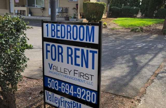 Ground Level 1 Bedroom 1 Bath W/ AC Gallery 3