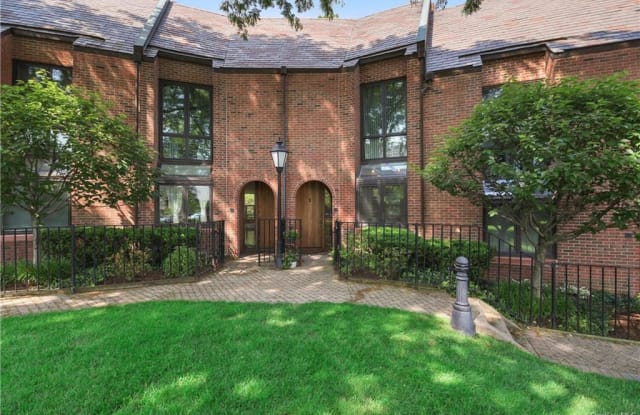 25 Gramatan Court - 25 Gramatan Ct, Bronxville, NY 10708