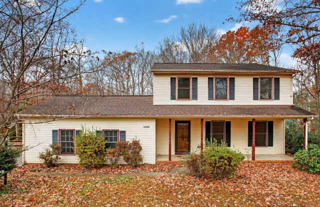 Country Charmer 3Bd/2.5Bth colonial home w/ 2 car garage on 1 acre! photos photos